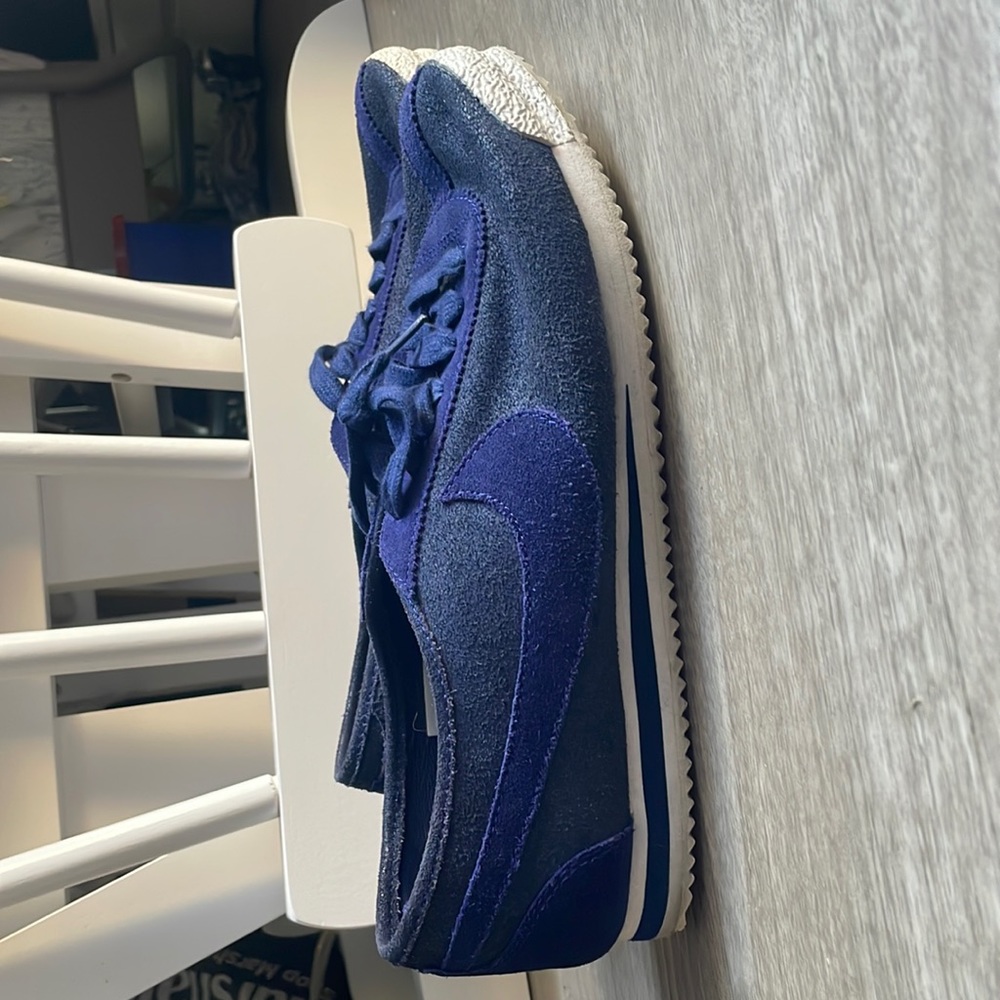 Nike blue tennis shoes